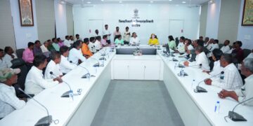 शेतकऱ्यांना विश्वासात घेऊनच शक्तीपीठ महामार्गाचा पुढील निर्णय; मोजणीची प्रक्रिया तूर्तास स्थगित