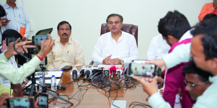 कृष्णा खोऱ्यातील हक्काच्या उर्वरित १६.६६ टीएमसी पाण्यासाठी प्रयत्न, लवकरच जलसंपदा मंत्र्यांसोबत बैठक – आमदार पाटील