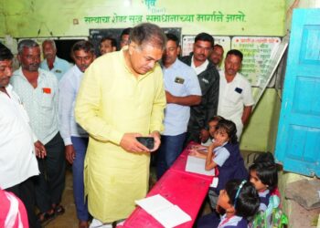 MLA Rana Jagjitsinha Patil school Visit