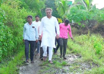MLA Ranajagjitsinha Patil on Crop Cutting Experiment
