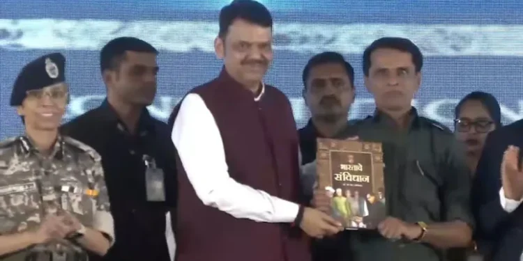 61 Naxals surrender in presence of Fadnavis in Gadchiroli