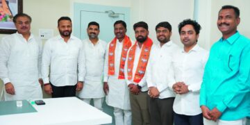 धाराशिवमध्ये काँग्रेसला धक्का! २ काँग्रेस नगरसेवकांचा भाजपमध्ये प्रवेश