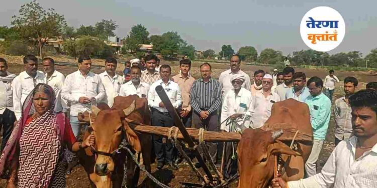 CM Devendra Fadnavis Helps Latur Farmer